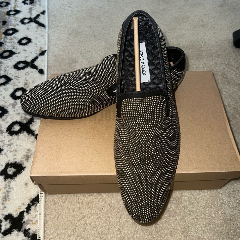 Steve Madden men’s mezmoryz stud slip on shoes BLK/GOLD